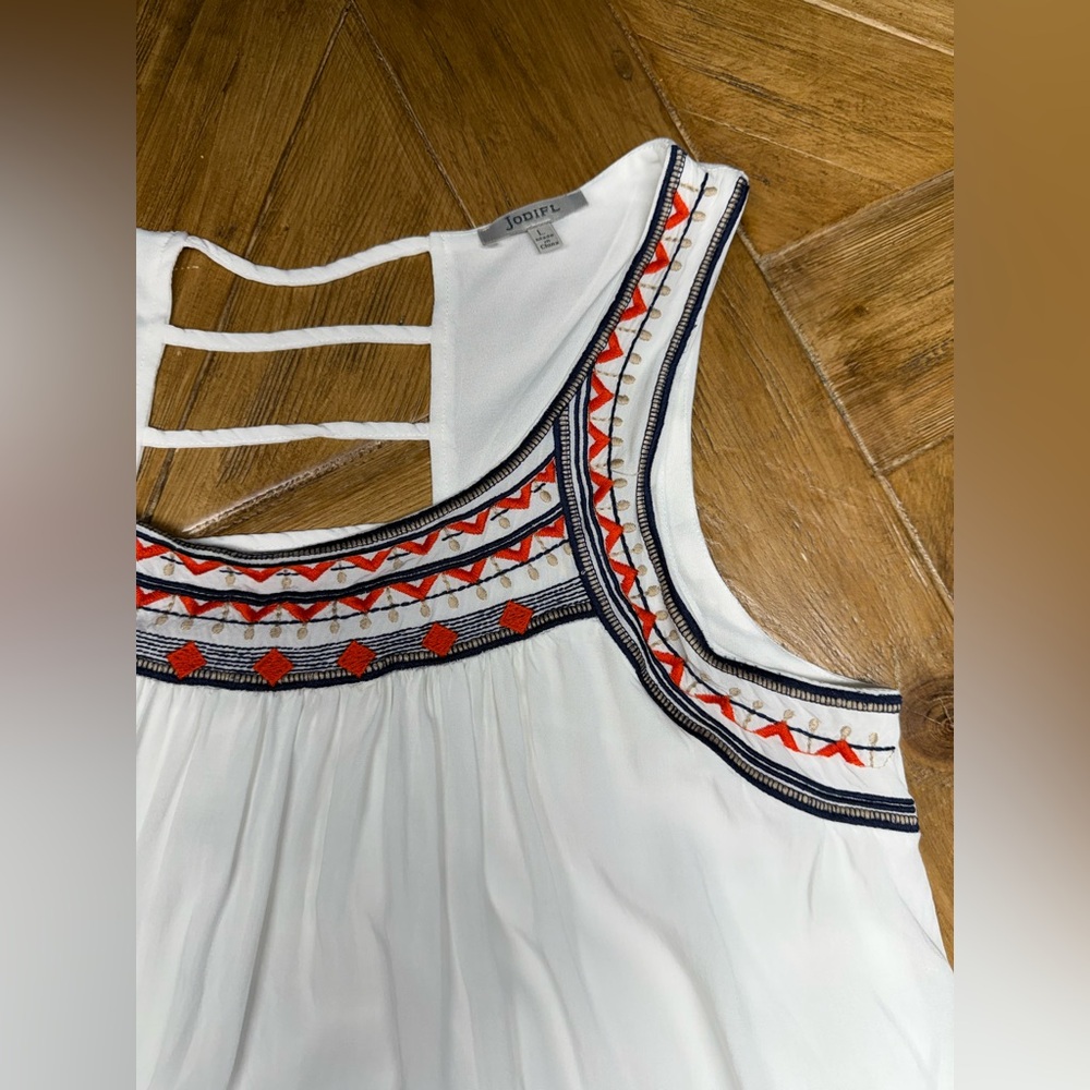 Boutique tunic top with embroidery / cutest details in the back - JODIFL/large